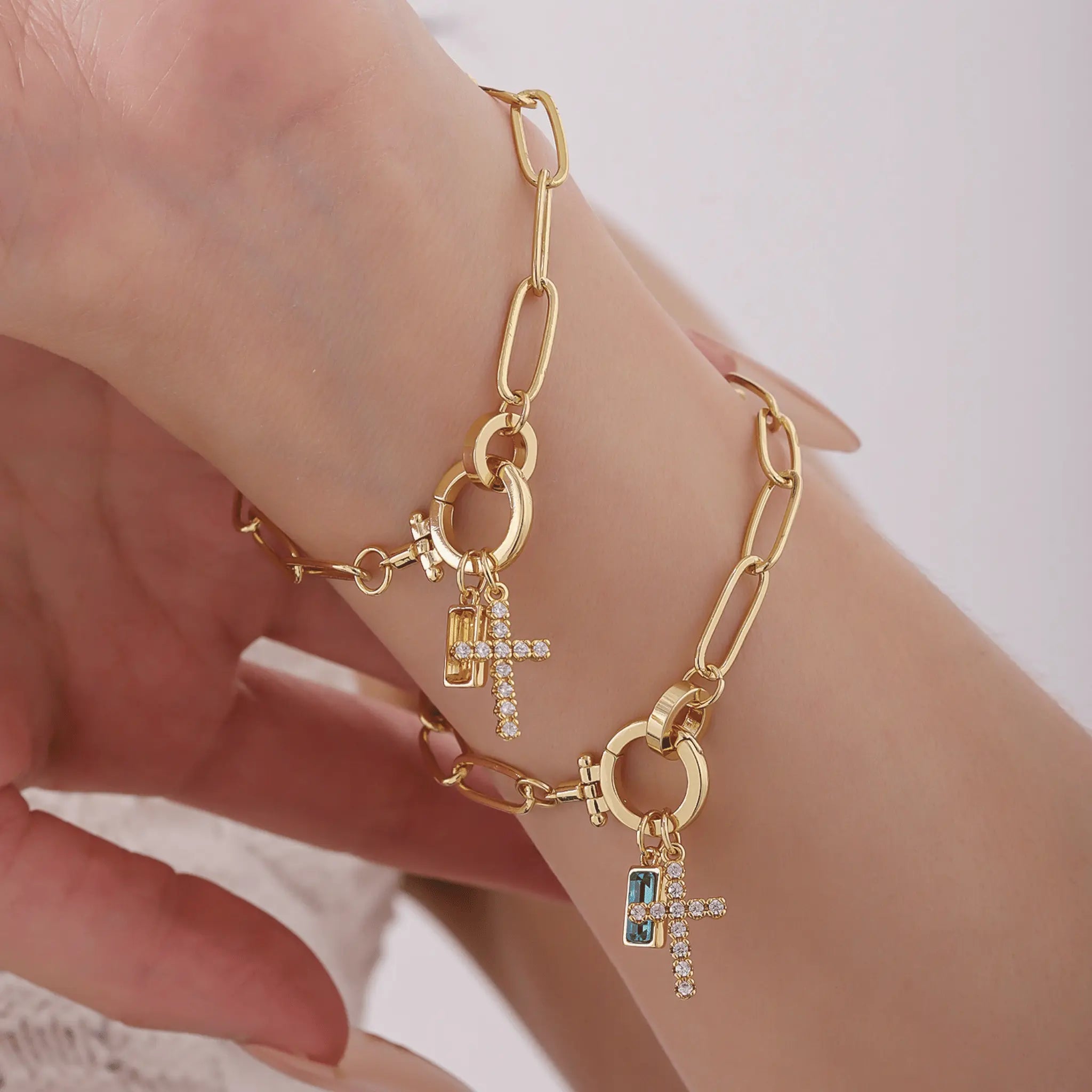 Nova Paperclip - Sleek Minimalist Link Bracelet with Bold Impact