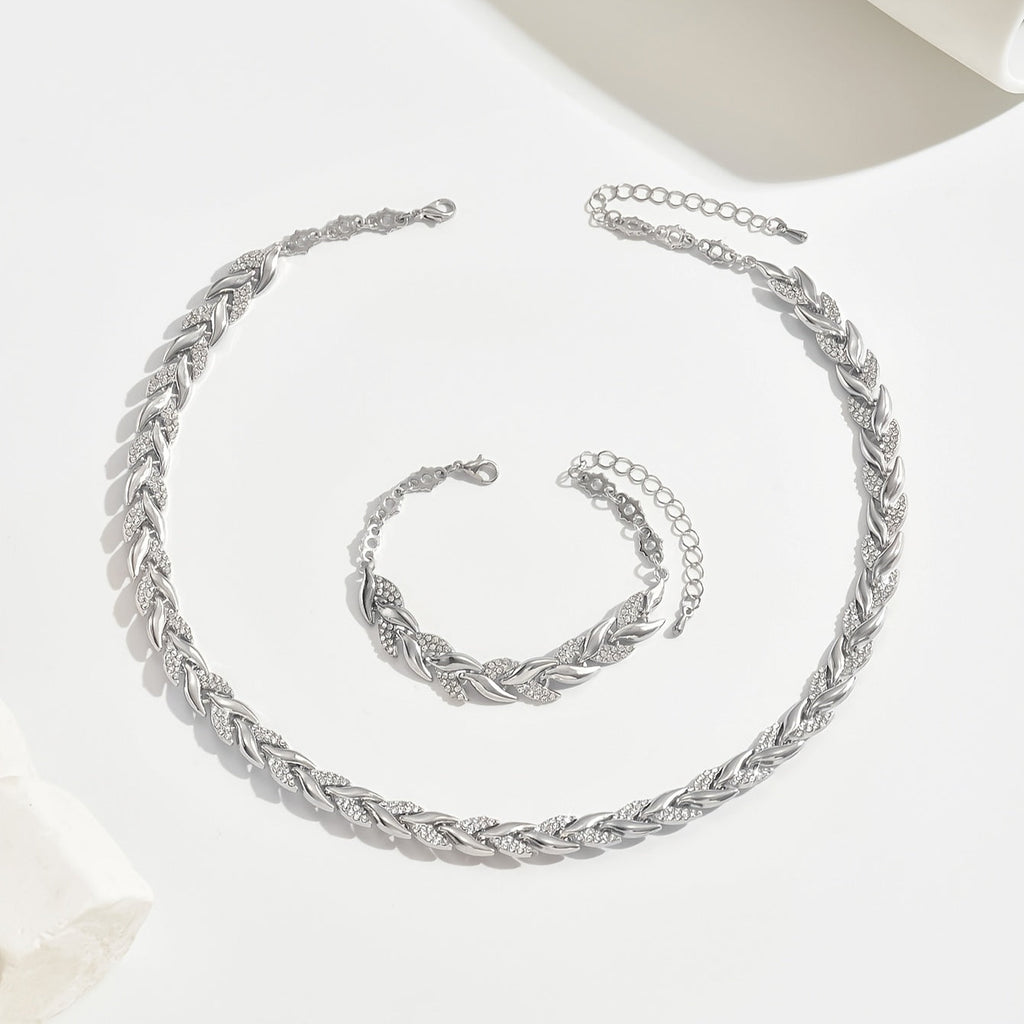 Nienke | Artisan Crafted Fish Tail Necklace