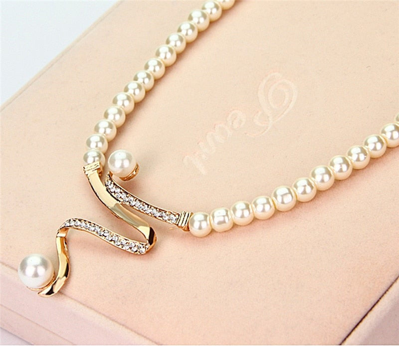 MARIA | Pearl Necklace and Earring Set