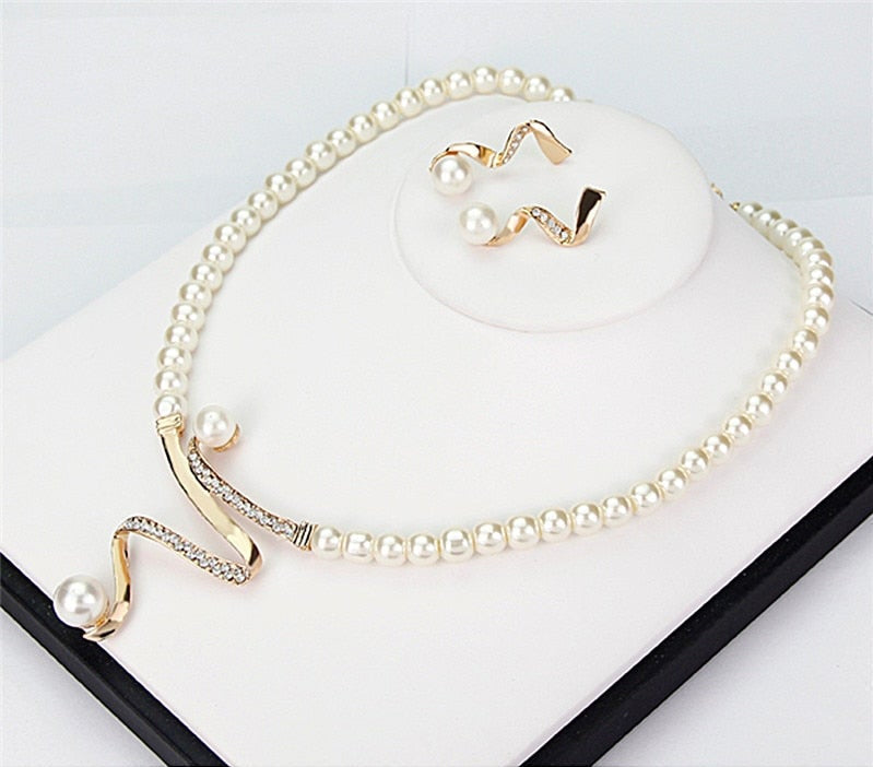 MARIA | Pearl Necklace and Earring Set
