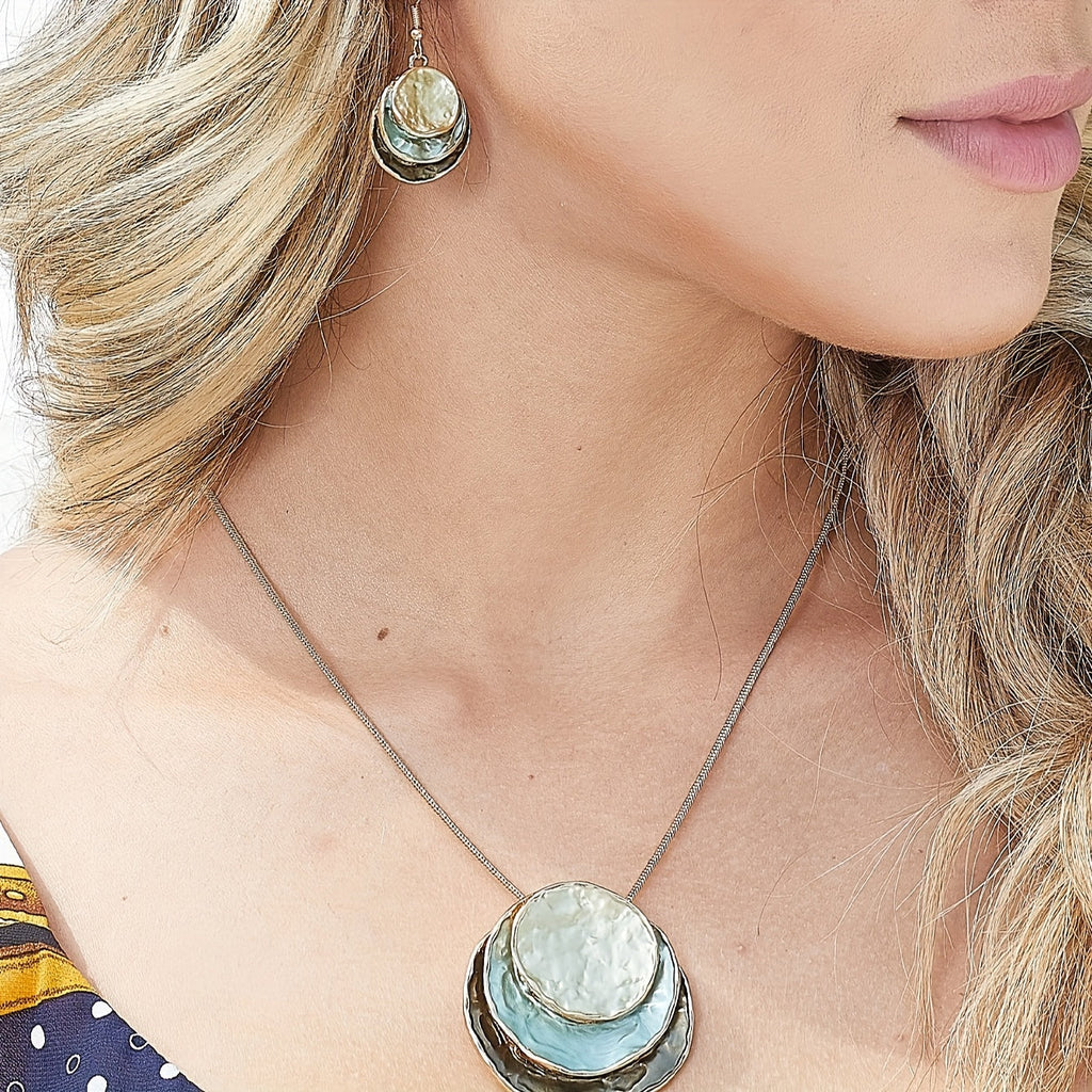 VANESSA | Elegant Three-Tier Gold Set